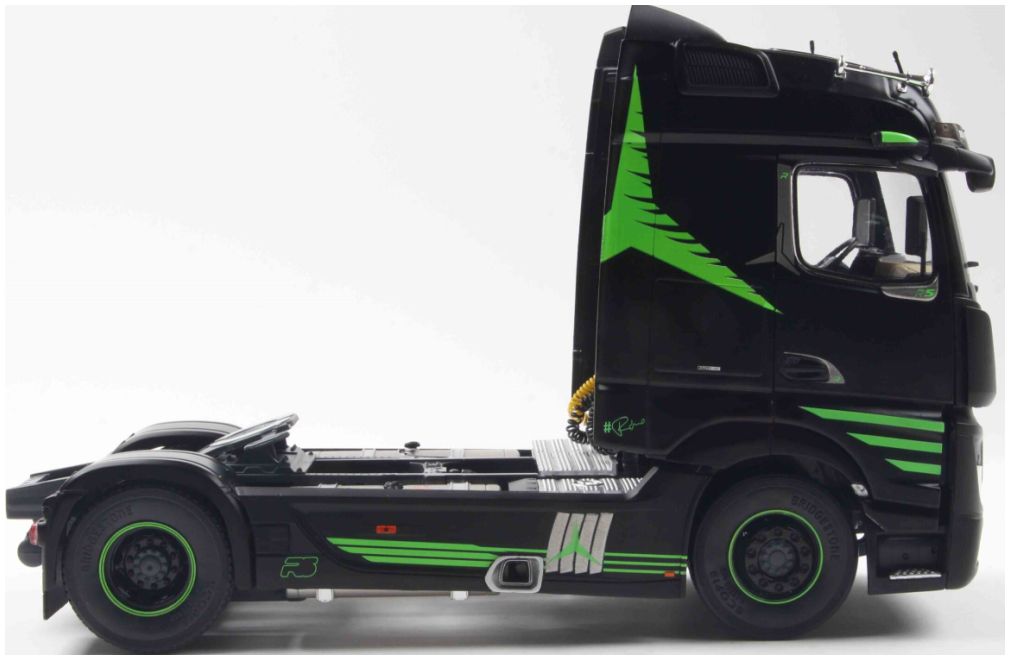 Available to Order – Mercedes Benz Actros R5 Italian Collection Black 2021 1:24 (SOL 2400204)