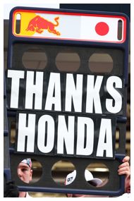 Available to Order – Red Bull RB21 #22 Oracle Red Bull Racing Japanese GP 2025 Yuki Tsunoda w/Pit Board 1:18 (SPA 18S1005)