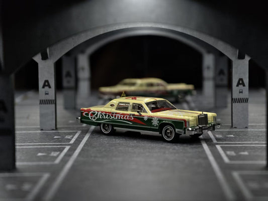 Available To Order – Lincoln Continental Town Car Light Cream/Dark Jade Christmas Special 1979 1:64 (SUN H60003)