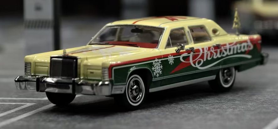 Available To Order – Lincoln Continental Town Car Light Cream/Dark Jade Christmas Special 1979 1:64 (SUN H60003)