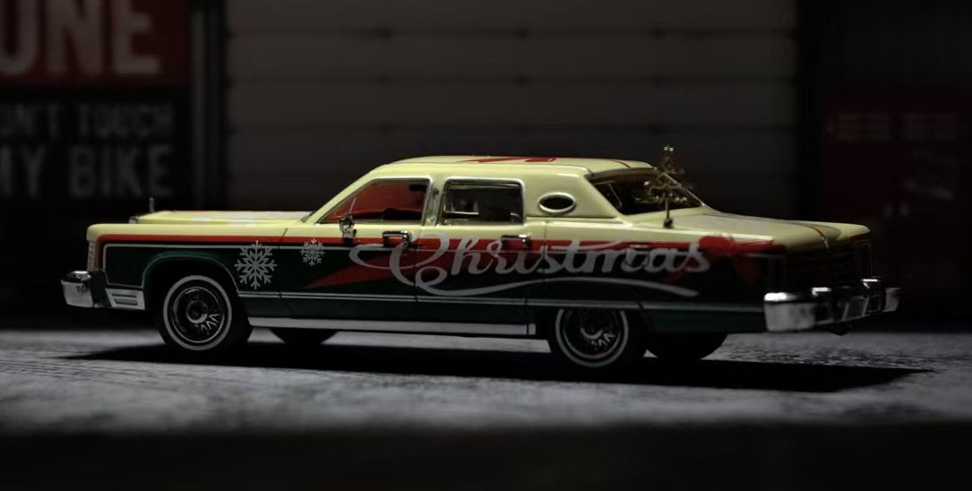 Available To Order – Lincoln Continental Town Car Light Cream/Dark Jade Christmas Special 1979 1:64 (SUN H60003)