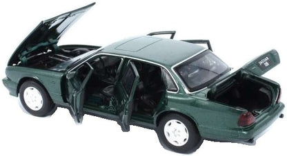 Available to Order – Jaguar XJ6 - Green Lights and Sound & Pull Back 1:32 (TAY 32110015)