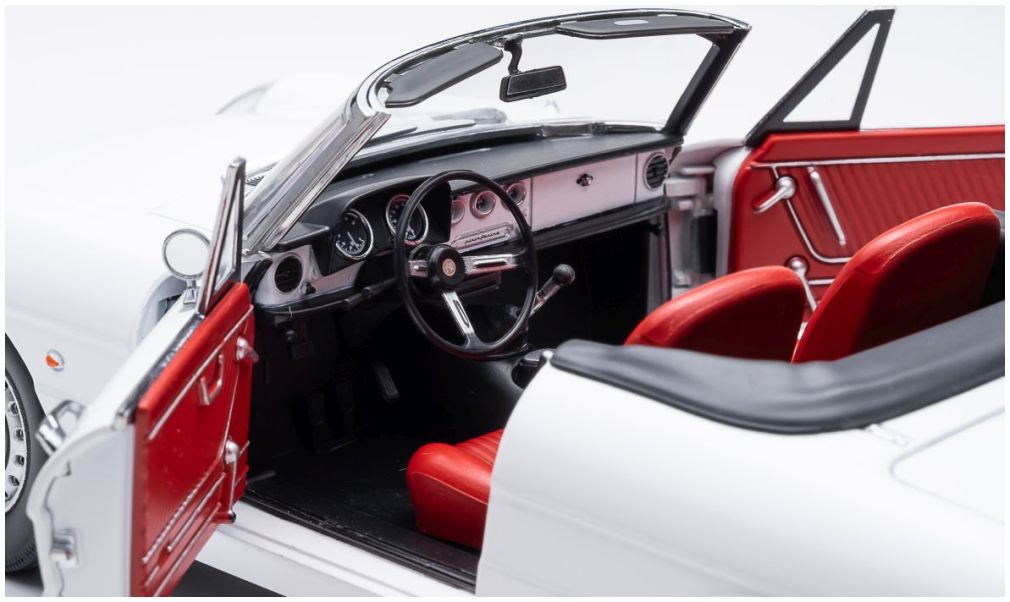 Available To Order – Alfa Romeo 1600 Duetto Spider 1966 Bianco Farina White 1:18 (TOU 18120004)