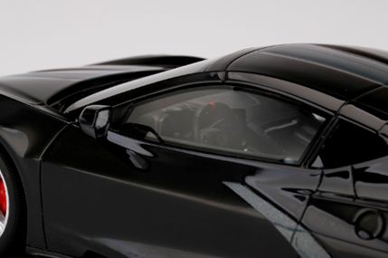Chevrolet Corvette Stingray 2020 Black with Midnight Grey Stripe 1:18 – diecast model (view 2)