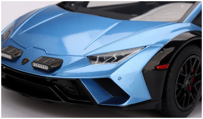 Lamborghini Huracan Sterrato Blu Aegir 1:18 – diecast model (view 4)
