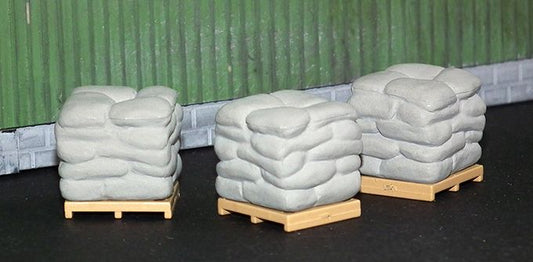 3pc Set - Sacks on pallets (Painted) OO – diecast model (view 2)