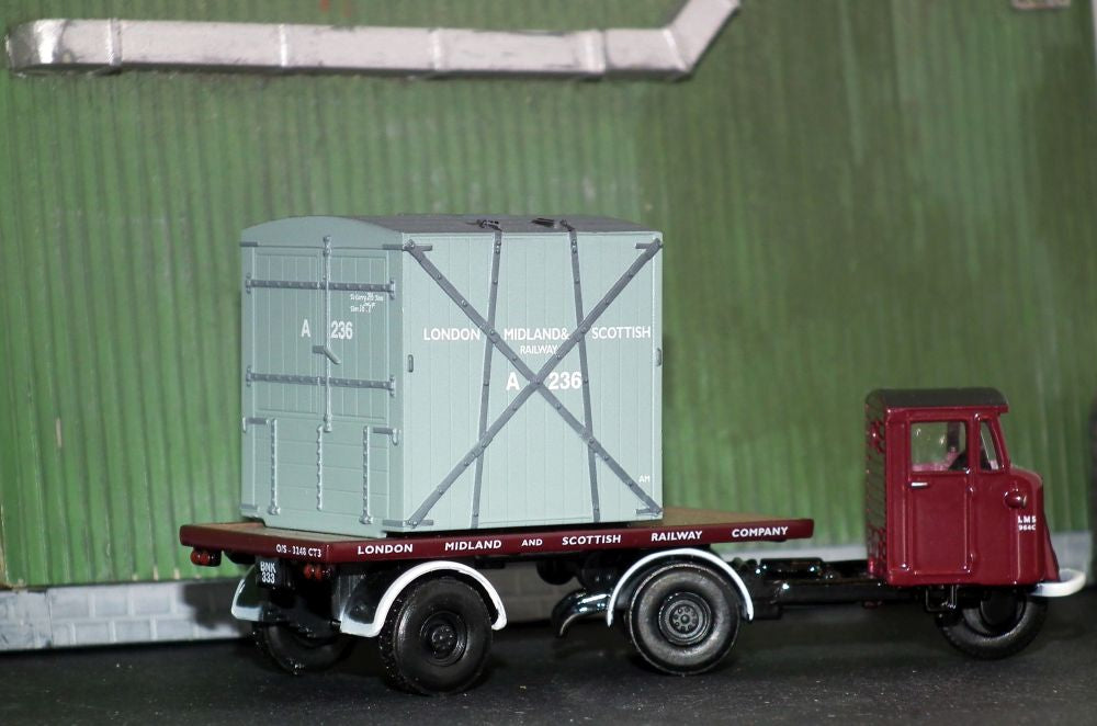 Type 'A' container - LMS Grey (2 pieces) Running Numbers - A204 & A236 OO – diecast model (view 5)
