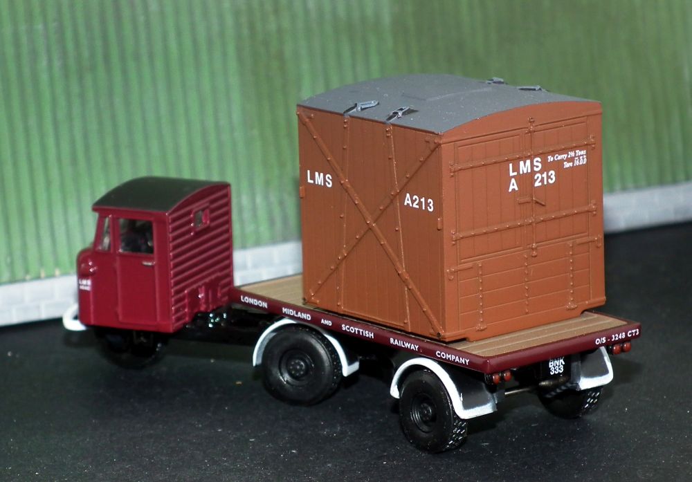 Type 'A' container - LMS Bauxite (2 pcs) Running Numbers A194 & A213 OO – diecast model (view 5)