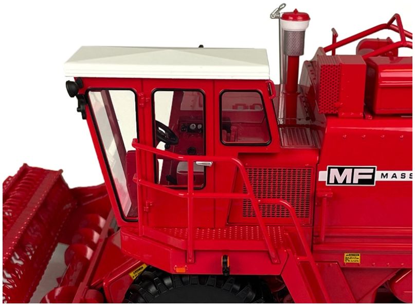 Massey Ferguson 760 Combine 1:32 Universal Hobbies Model (view 2)