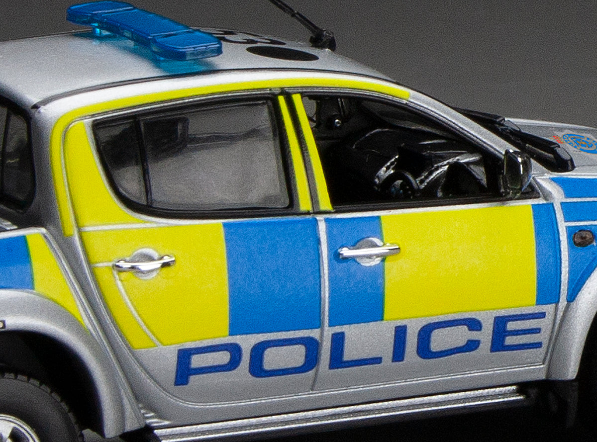 Mitsubishi L200 Gloucestershire Police Dept (Limited Edition 399pcs) 1:43 – diecast model (view 3)
