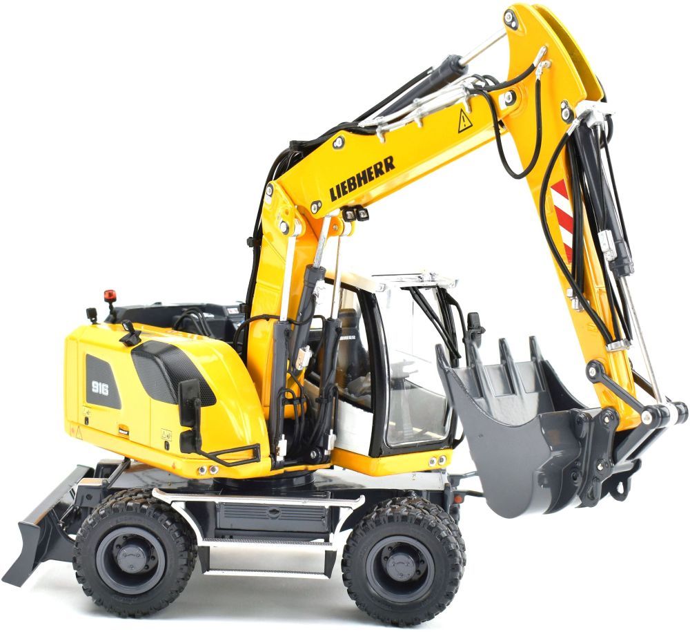 Liebherr A916 Wheeled Excavator w/Mitas Tyres and Disconnectable Liebherr Bucket 1:32 – diecast model