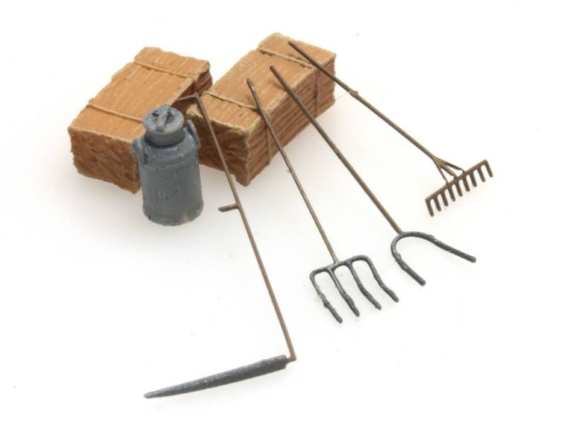 Available To Order – Farmer's Tools Scythe Rake Pitchfork (2) 1:87 Ready-Made, Painted 1:87 (ATT 387281)