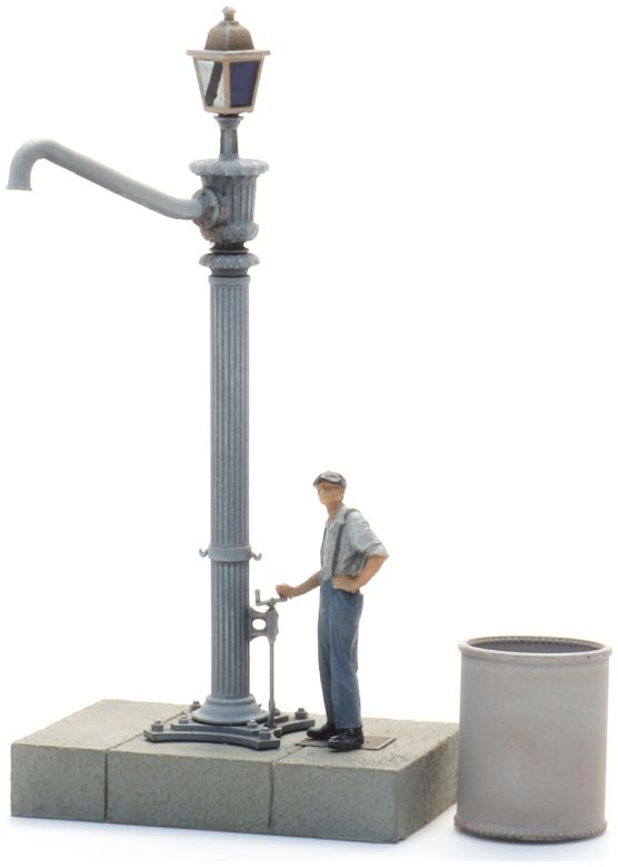 Water Crane PLM M-12 + Figure Ready-Made, Painted 1:87 Artitec Model