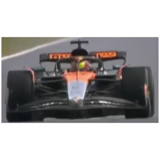PRE ORDER STOCKS DUE DECEMBER 2025 / JANUARY 2026 1:43 BURAGO BG38249-UKGP-81 MCLAREN F1 MCL39 NO.81 SILVERSTONE BRITISH GP25 OSCAR PAISTRI WITH DRIVER AND CASE
