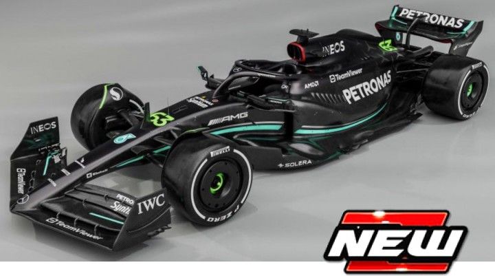 Mercedes F1 W14 #63 George Russell - W/Case + Figure 1:43 – diecast model
