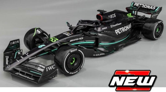 Mercedes F1 W14 #63 George Russell - W/Case + Figure 1:43 – diecast model