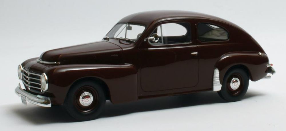 Available To Order – Volvo PV444 Maroon 1952 1:18 (CUL CML118-2)