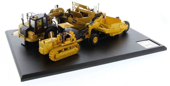 CAT 621K & #70 Scapers w/D7 Track Type Tractor 1:50 – diecast model