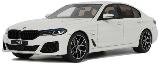 Available To Order – BMW 545E X Drive Saloon M Sport Alpine White III 2023 1:18 (GTS 496)