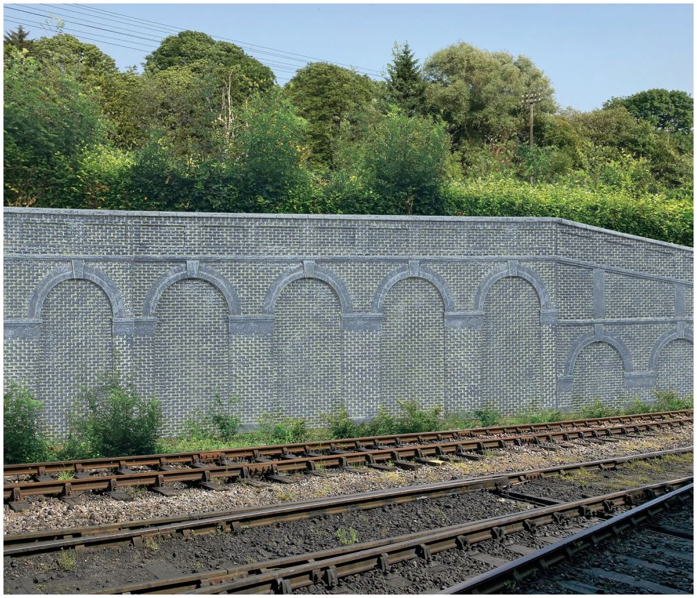 Available To Order – Mid Level Arched Retaining Walls x2 (Engin 1:76 (HOR R7385)