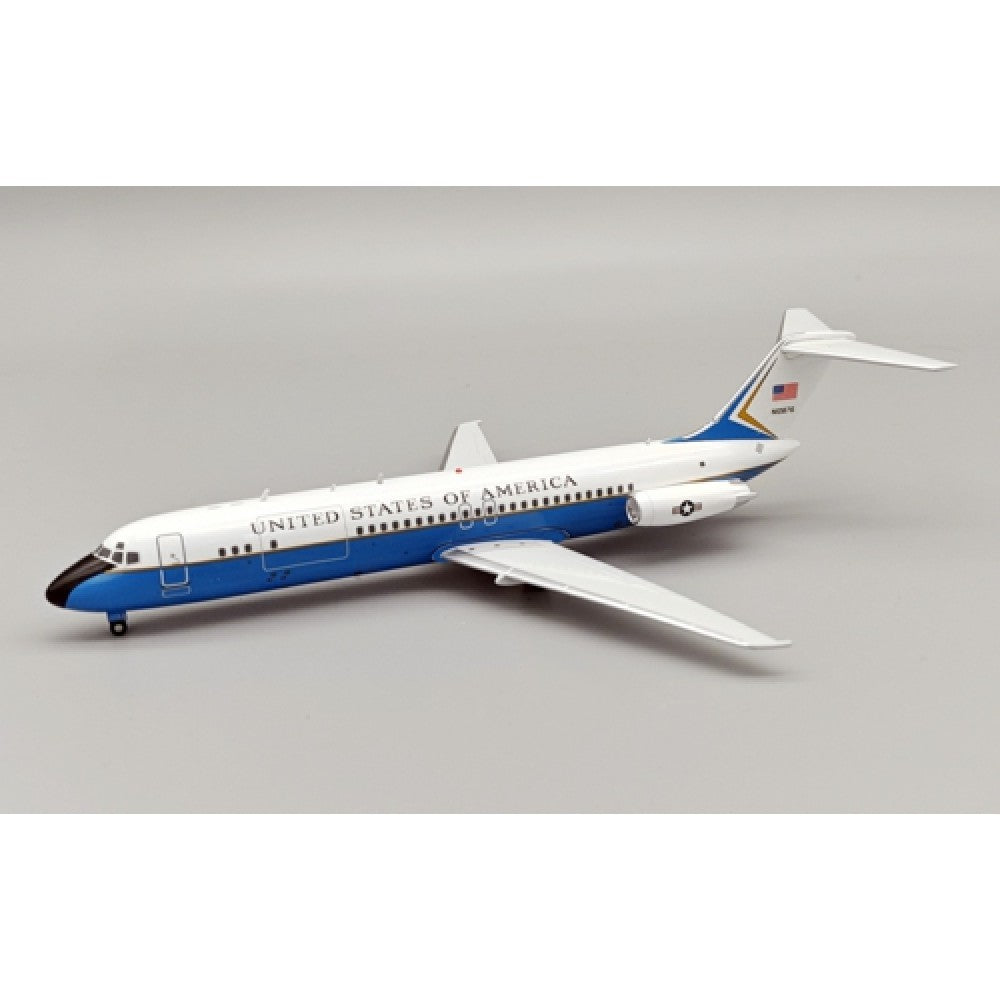 Inflight 200 1:200 USA - AIR FORCE C-9A NIGHTINGALE (DC-9-32CF) 71-0876 WITH STAND
