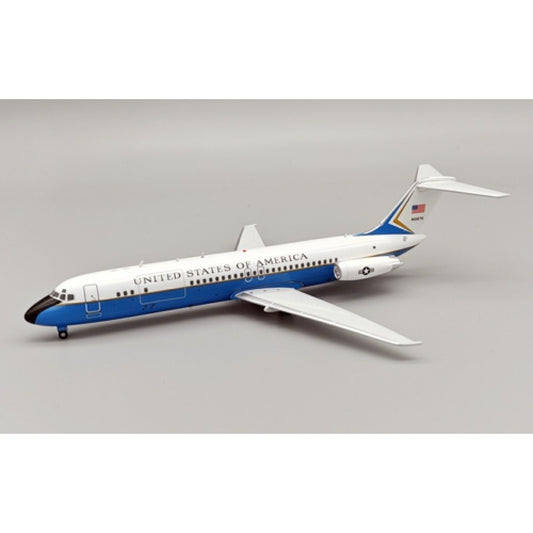 Inflight 200 1:200 USA - AIR FORCE C-9A NIGHTINGALE (DC-9-32CF) 71-0876 WITH STAND