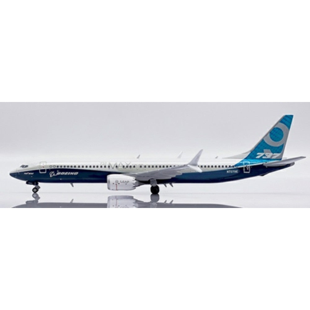 JCLH4291 - 1:400 Boeing House Colour 737 Max 9 Reg: N7379E With Antenna JC Wings Model