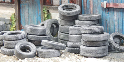 Available to Order – Scrap Tyres Lose, 120g 1:32 (JUW 23349)
