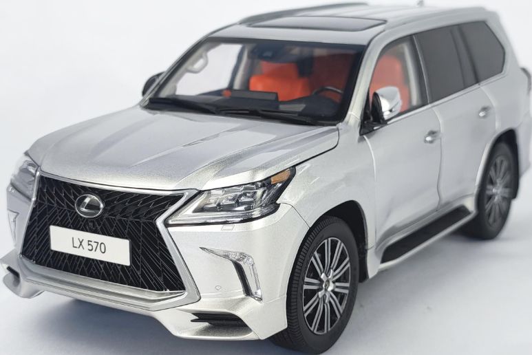 Available to Order – Lexus LX570 Silver 1:18 (LCD 18010S)