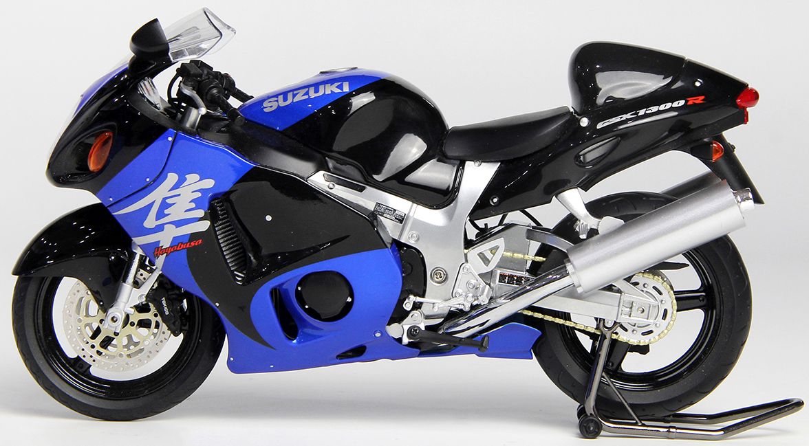 Available To Order – Suzuki GSX1300R Hayabusa 2001 Blue/Black 1:12 LCD Models Model (LCD M03BK)