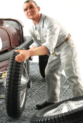 Available To Order – Georges Figure Porteur de Roue Team Bugatti T59 White Overall 1:18 (LMM FLM118044-D2)