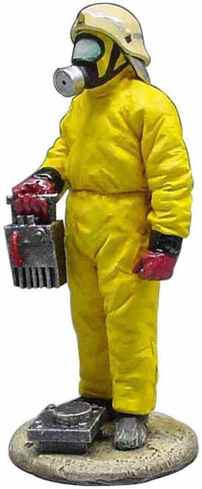 Fireman W/chemical protection dress Ger96 1:32 – diecast model