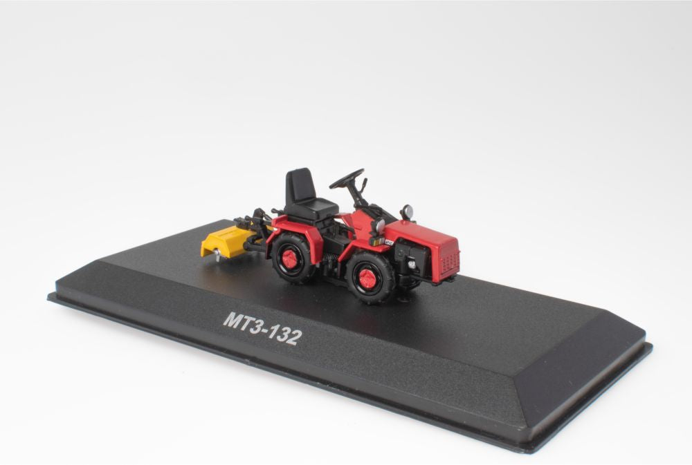 MT3-132 -Belarus Tractors: history, people, Machinery Colle 1:43 – diecast model