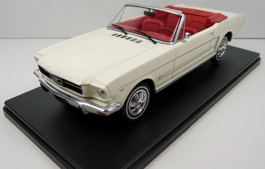 Ford Mustang Convertible 1965 - White 1:24th Scale 1:24 – diecast model