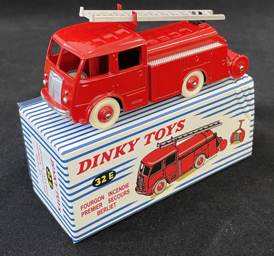 Berliet Pompier Fire Ladder (32E) Atlas reproduced 'Dinky' – diecast model