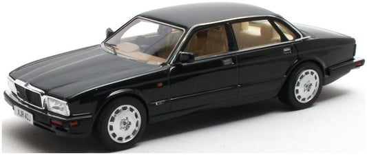 Jaguar XJR (XJ40) British Racing Green 1991-1994 1:43 Matrix Model