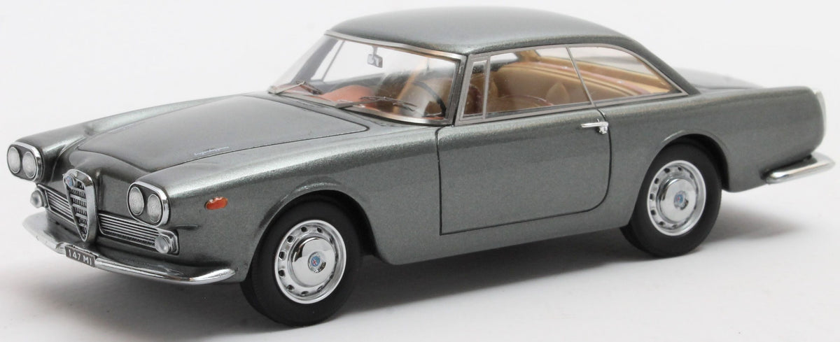 Available To Order – Alfa Romeo 2000 Praho Touring 1960 Grey 1:43 Matrix Model (MAX 50102-082)