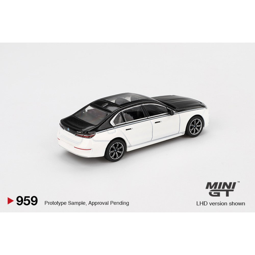 BMW i7 xDrive60 Alpine White/Black Sapphire (RHD) 1:64 Mini GT Model Car (MGT00959-R)