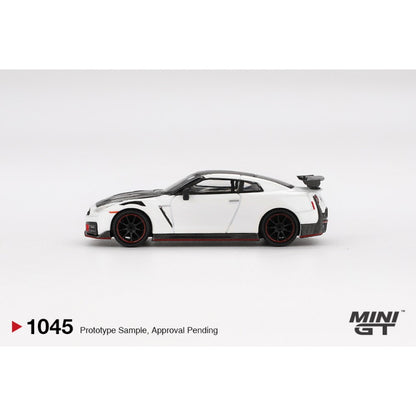 Nissan GT-R NISMO 2024 Brilliant White Pearl (RHD) 1:64 Mini GT Model Car (MGT01045-R)