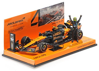 McLaren F1 Team MCL39 L. Norris Champion Abu Dhabi GP 2025 w/Figure/Pitboard 1:43 Minichamps Model