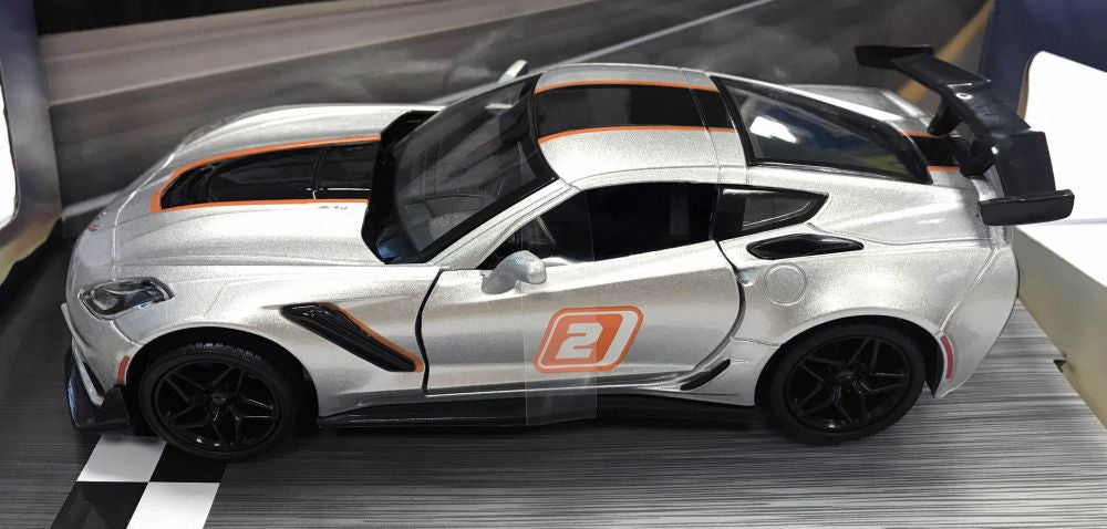 Corvette ZR1 2019 Silver/Black Stripe #2 1:24 – diecast model