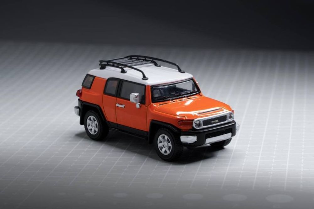 Available to Order – Toyota FJ Cruiser XJ10 (LHD) Magma 1:64 (MOO 33193C)