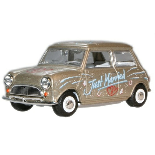THIS ITEM IS AVAILABLE TO ORDER FROM OUR SUPPLIER - 1:43 OXFORD DIECAST OX43MIN016 JUST MARRIED MINI CAR