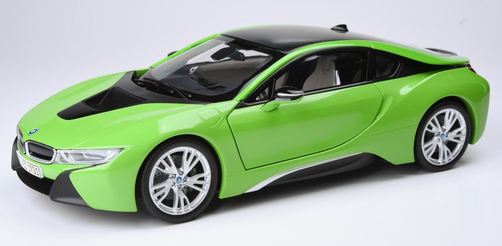 Available To Order – BMW i8 - Java Green 1:18 Para64 Model (PAR 97086)
