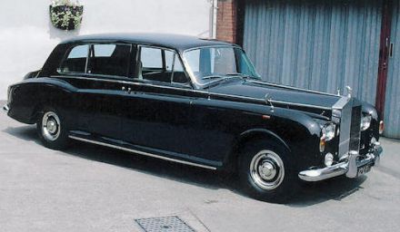 Available To Order – Rolls Royce Phantom V Racing Green (LHD) 1:18 Para64 Model (PAR 98217L)