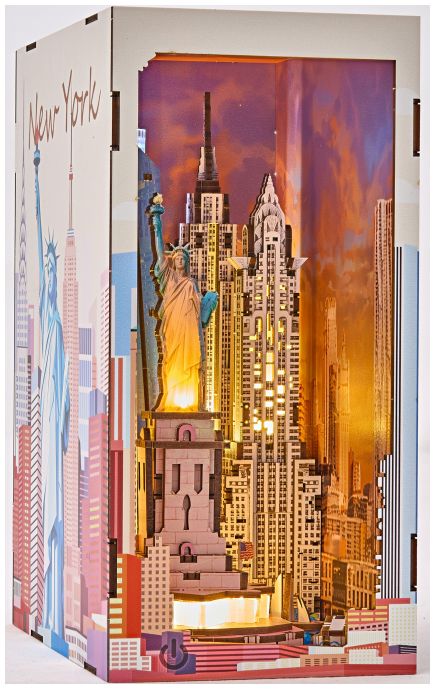 New York - Tiny Adventures Book Nook Revell Model