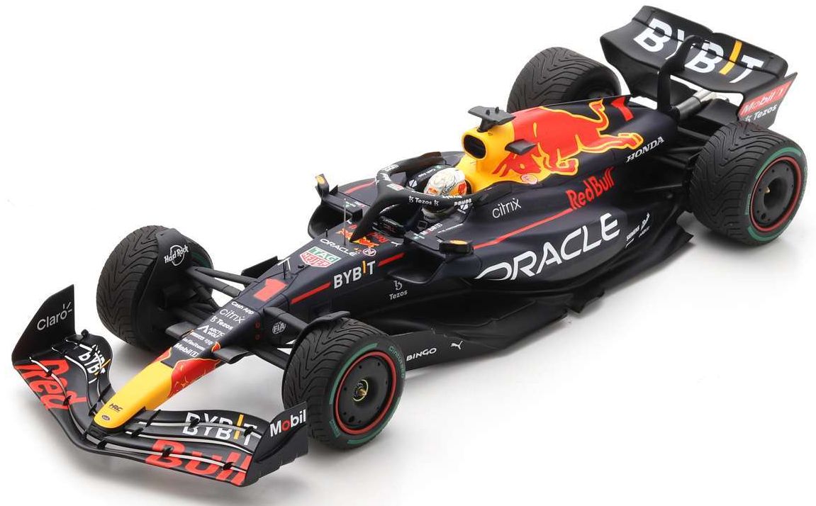 Available to Order – Oracle Red Bull Racing RB18 #1 1st Japan GP 2022 Max Verstappen w/#1 + Board 1:18 (SPA 18S774)