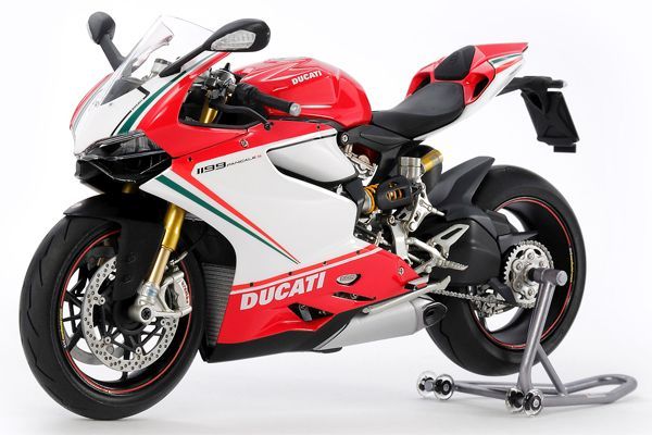 Available To Order – Ducati Panigale 1199 S Tricolore 1:12 (TAM 14132)