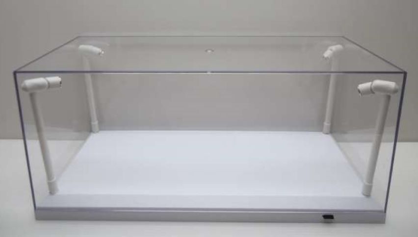 Available to Order – Show Case Transparent/White with 4 Led Lights 1:18 (TRN 189921)