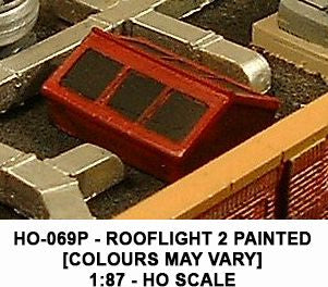Available To Order – Roof Light 2 Painted (24mmLlong by 19mm by 10mm High) 3 Windows per Side x 2 pcs HO (UM HO-069P)